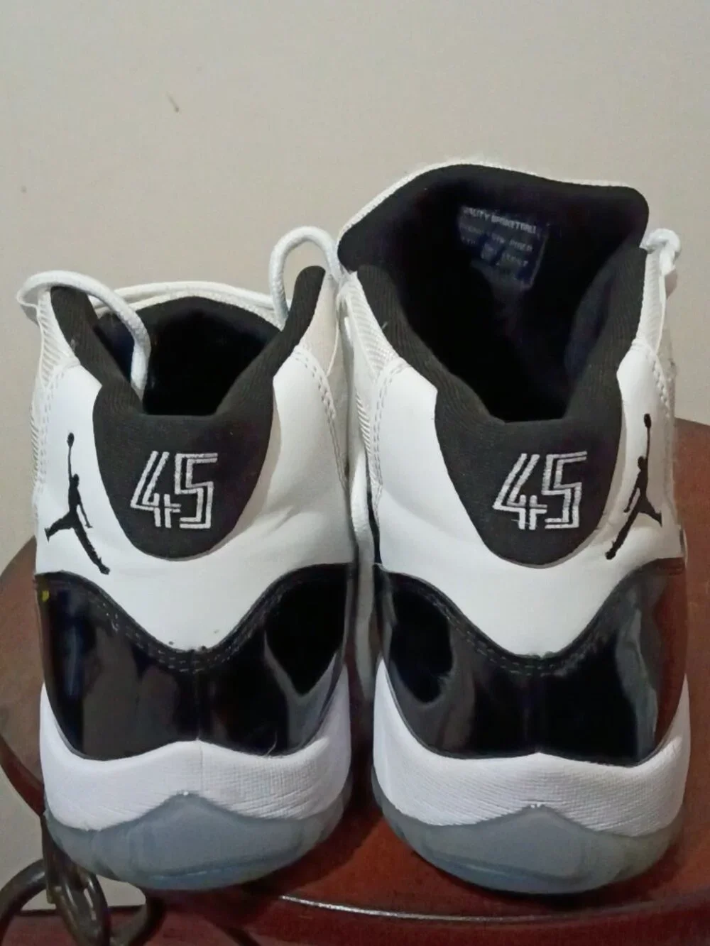Air Jordan 11 Retro “Concord” Sneakers Men’s Size 12 Black / White 136046-110